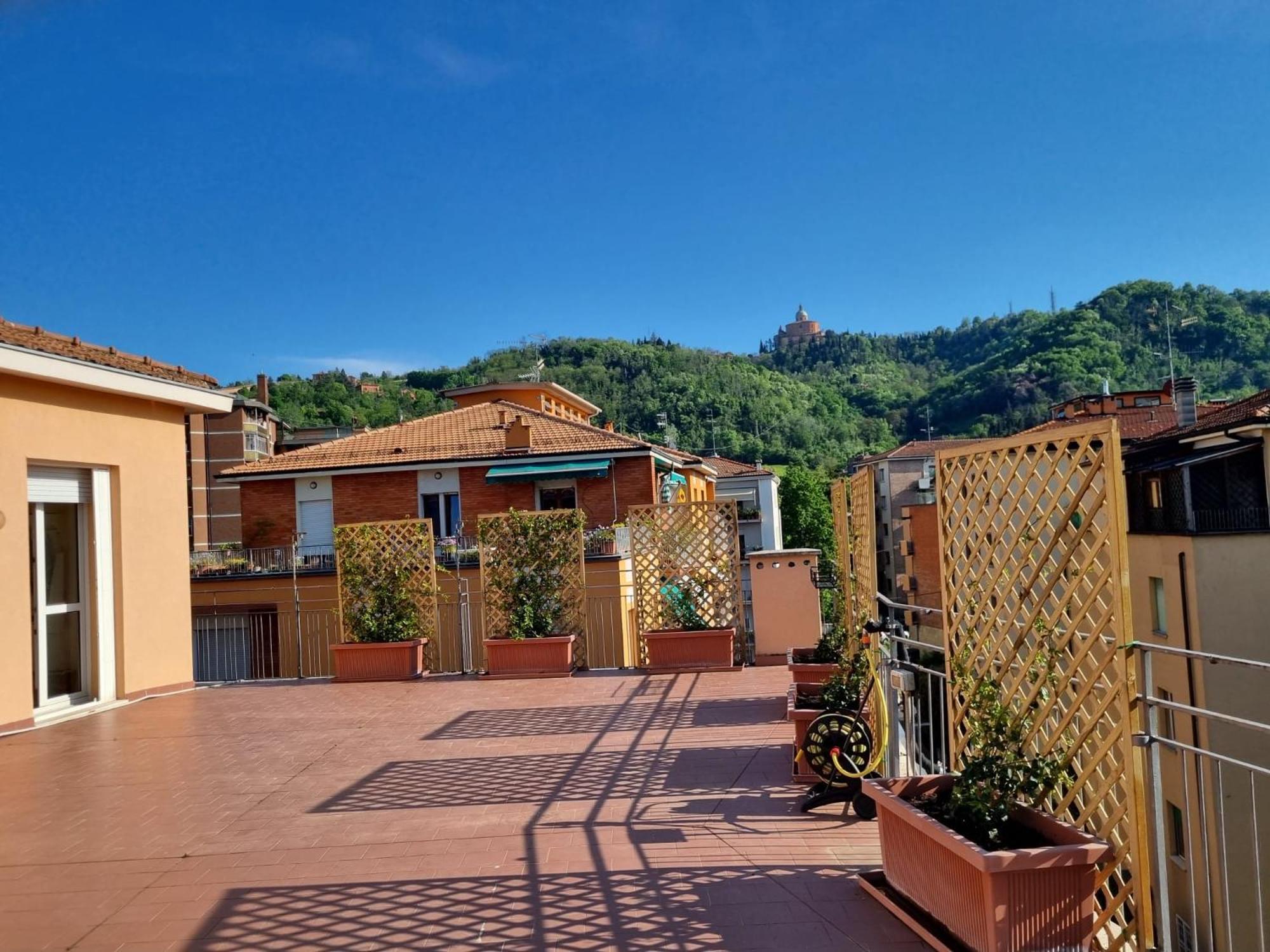 Attico Vista San Luca Apartamento Bolonha Exterior foto